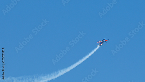 Obraz na plátně Aerobatic Stunt Plane Performing Maneuvers at Pacific Airshow Gold Coast
