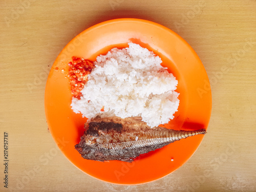 Bild auf Leinwand simple menu, fried fish and chili sauce
