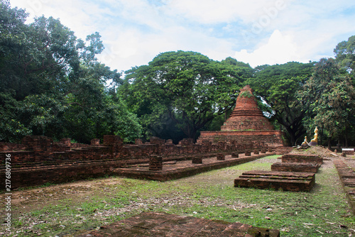 Konstfotografi Ancient antiquity architecture and antique ruins building for thai people travel