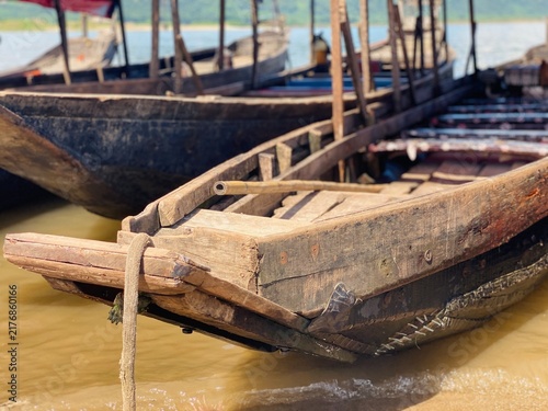 Quadro su tela Close-up of Wooden Prow on Traditional Boat at Sada Pathor