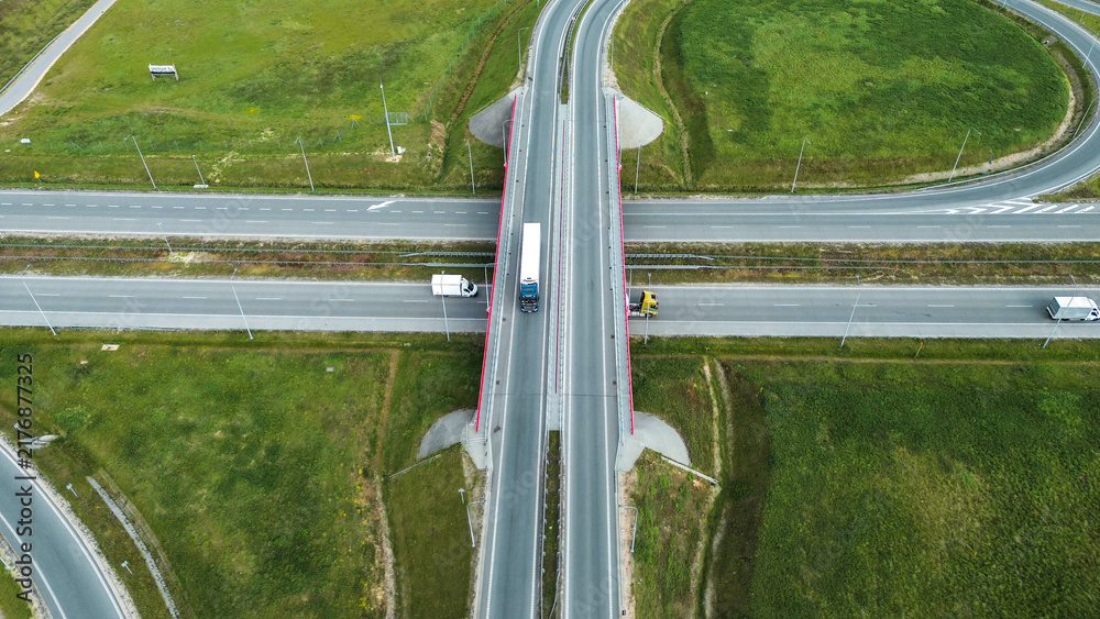 Obraz premium Logistics vehicle traveling on clean freeway