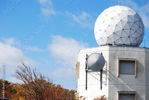 Konstfotografi 秋の空と気象レーダー観測所