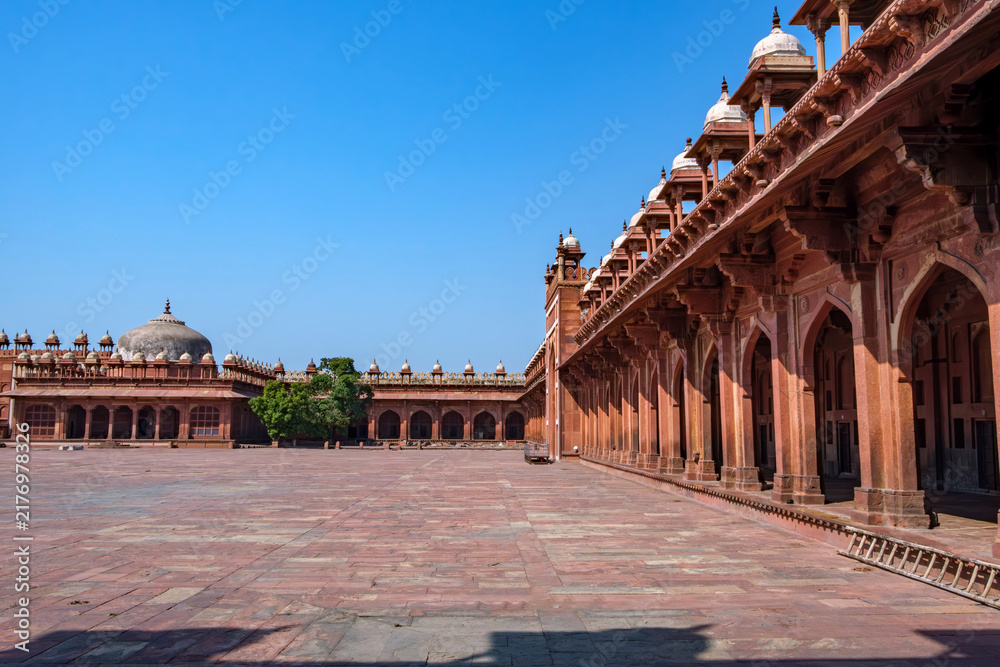 Obraz premium Mughal architecture at Fatehpur Sikri near Agra India.