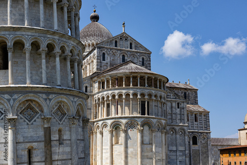 фотографія Leaning Tower of Pisa and historic architectural building in Piazza dei Miracoli, Pisa, Tuscany, Italy, creating a classic composition of iconic Italian landmarks under an open sky