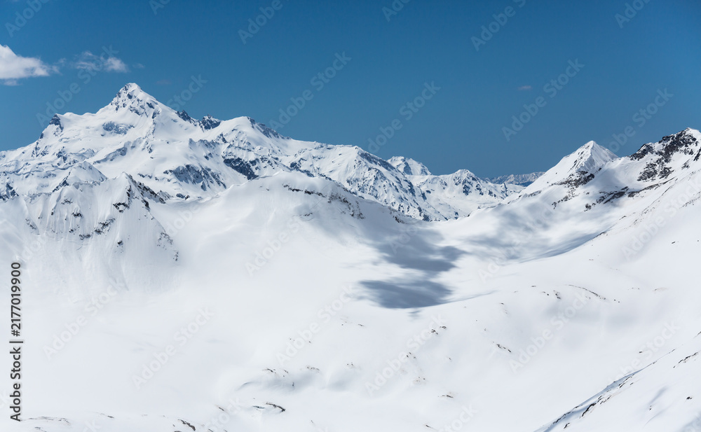 Obraz premium Panoramic view of the Caucasus mountains
