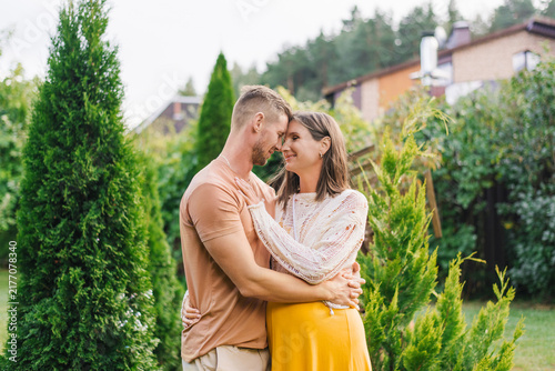 Принти на полотні Loving Couple Expecting Baby In Garden