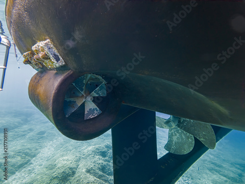 Cuadro en lienzo Close underwater view of yacht propellers, rudder and hull during marine inspect