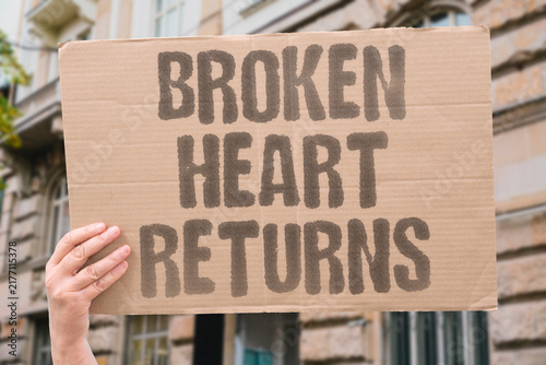 Bild auf Leinwand "Broken heart returns" Recurrence of stress cardiomyopathy is real