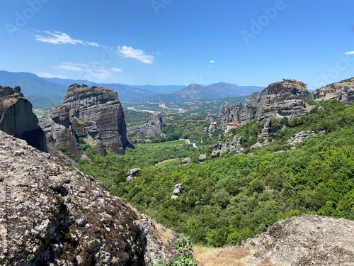 Konstfotografi Amazing Greek vegetation, even on such inhospitable rocks of Meteora, finds a place to live and flourish