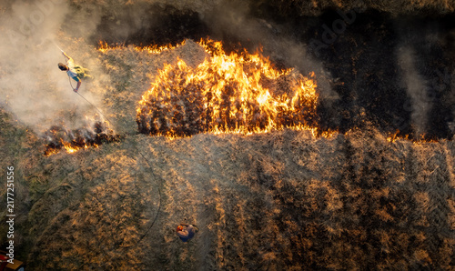 Obraz na płótnie farmer fighting a fire top down view.