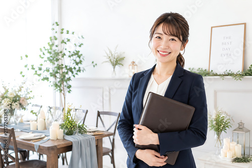 アジア人女性ウェディングプランナー03