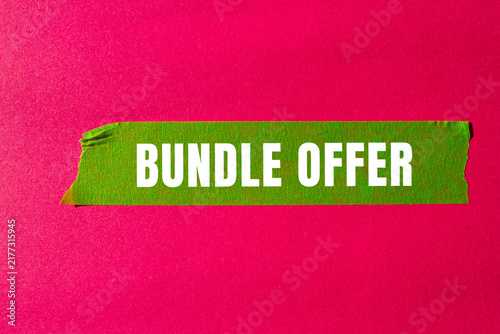 Foto Bundle Offer message written on ripped torn paper background