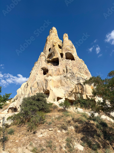 Fotografie Ancient cave dwellings carved into volcanic rock at Yaprakhisar, Aksaray, Turkey