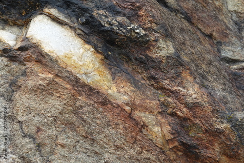 Cuadro en lienzo Filon de granite clair dans une roche