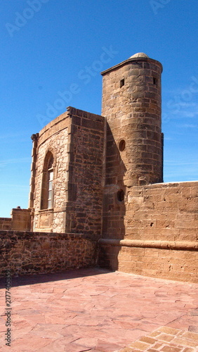 Foto Tower and room built into the stone fortification walls in the medina, in Essaou