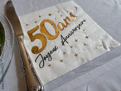 Принти на полотні 50 ans joyeux anniversaire serviette et couteau