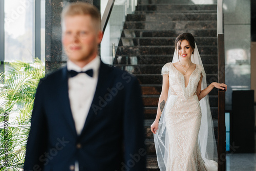 Fotografie first meeting of the bride and groom