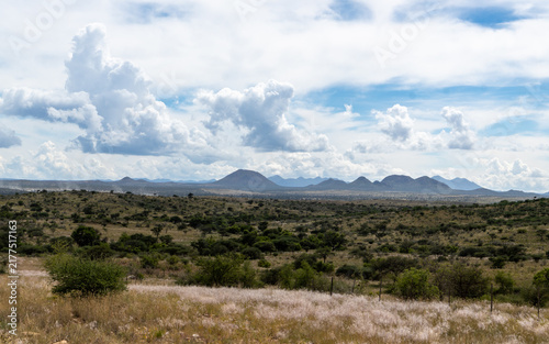 Foto Clouds building over a wide savanna landscape, Namibia