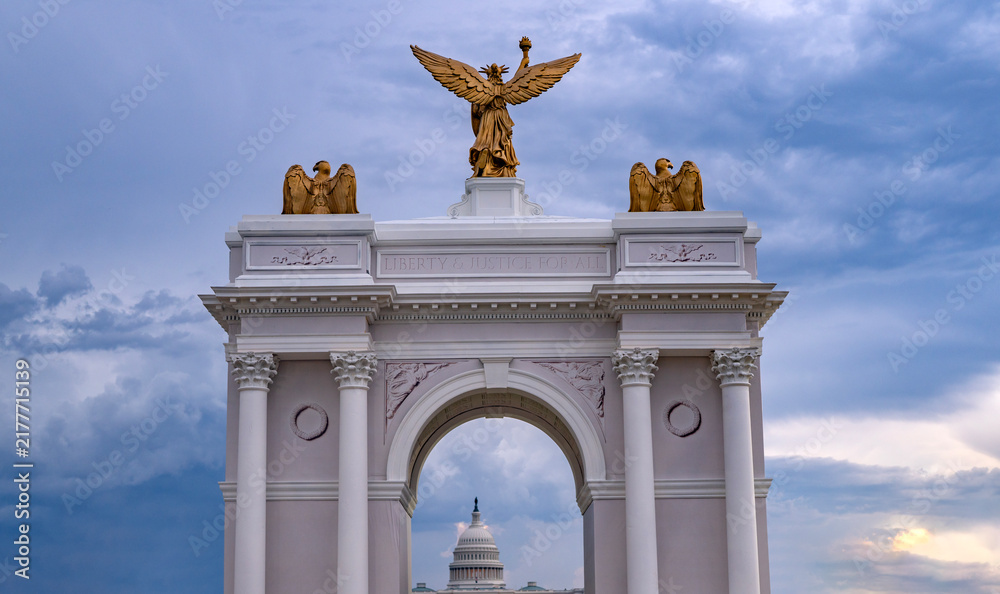 Obraz premium United States Triumphal Arch in DC. Patriotic United States Triumphal Arch landmark. Ceremonial United States Triumphal Arch view. United States Triumphal Arch frames Capitol.