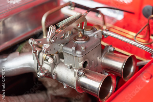 Foto Close up of classic car carburetor twin intake barrels metal linkage fuel system