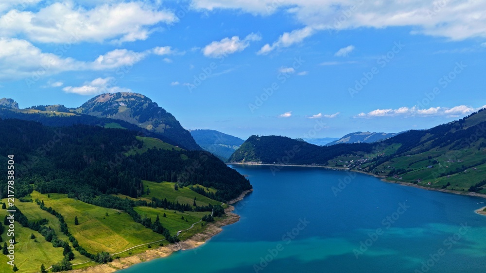 Obraz premium Scenic Alpine Lake and Green Mountains in Switzerland from Above