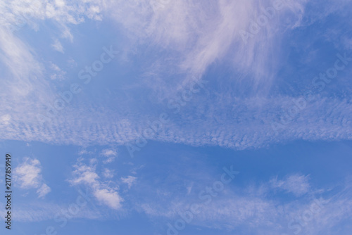 大きな飛行機雲