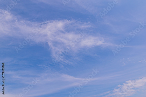 青空と雲の剣