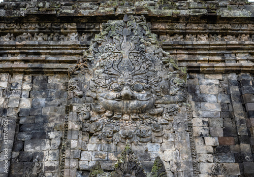 Quadro su tela Detailed stone relief carving of Kala giant face ornament on ancient Candi Kalas