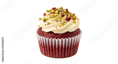 Foto Decadent red velvet cupcake with creamy frosting and chopped pistachios