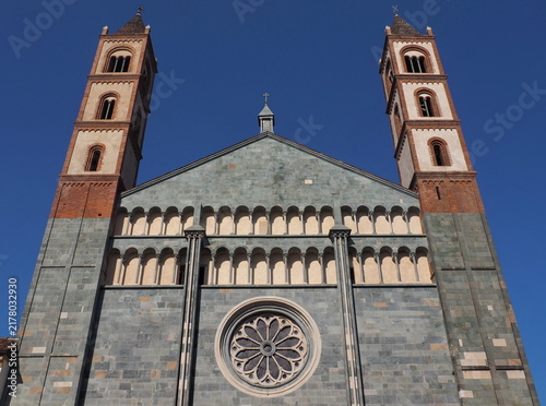 Canvas Print Facade of Sant'Andrea church, in gothic architecture built beetween 1219-1227