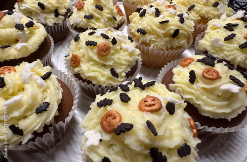 halloween cupcakes with spooky sprinkles on tray copyspace concept bakery, party