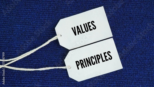 Canvastavla Tag the paper with the words values ​​and principles