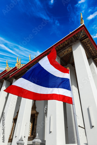 Quadro su tela A thailand flag and Buddhist temple with Wat Pho