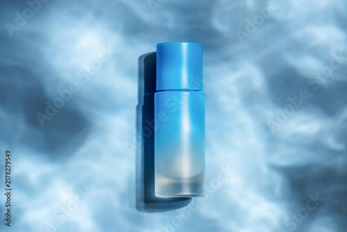 Fotografía Luxurious eye sleeping mask bottle