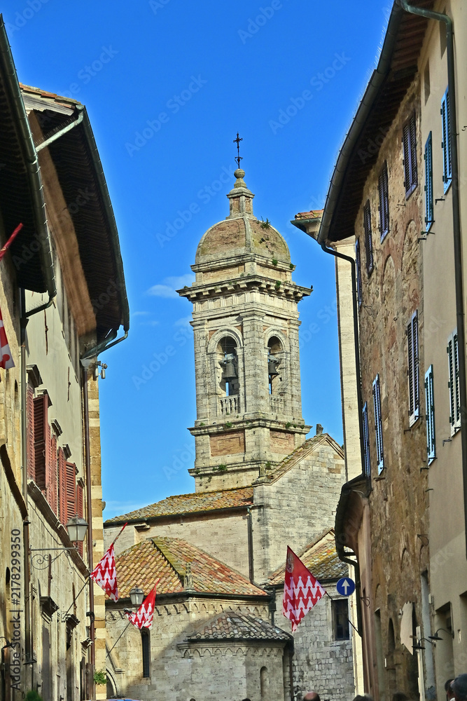 Obraz premium San Quirico d'Orcia, the Collegiate Church of Saints Quirico and Giulitta, Siena, Val d'Orcia, Tuscany, Italy