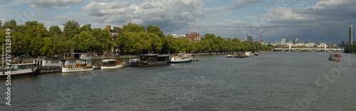 Canvastavla Downstream view along the River Thames from Chelsea Embankment in London, featuring river traffic, Grosvenor Railway Bridge and the modern Vauxhall skyline beneath dramatic storm clouds