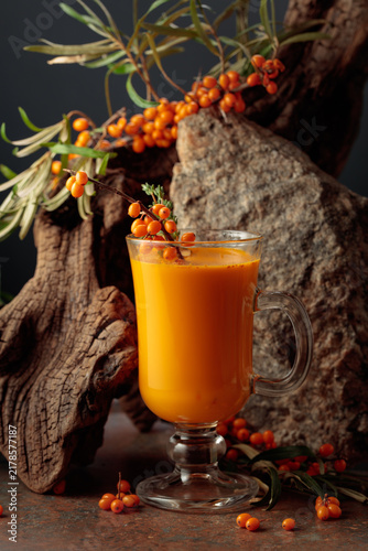 Canvastavla Glass mug of sea buckthorn juice with fresh berries.