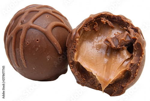 Foto Gourmet Milk Chocolate Truffles with Rich Caramel Filling