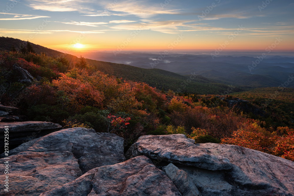 Obraz premium sunrise view, blue ridge mountains