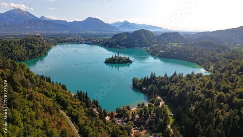 Фотография Lumière d'été sur le lac de Bled, son île et les montagnes slovènes, Slovénie