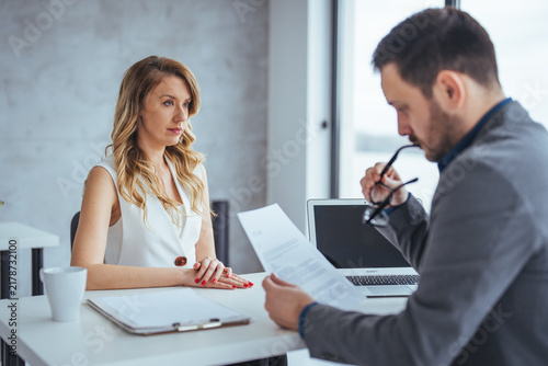 Obraz na płótnie Business Interview Between Female Candidate and Hiring Manager in Modern Bright