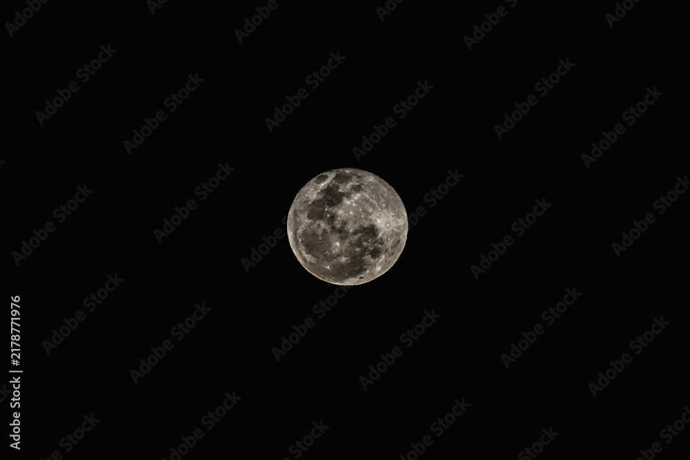 Obraz premium Full moon after the lunar eclispe of august 2026