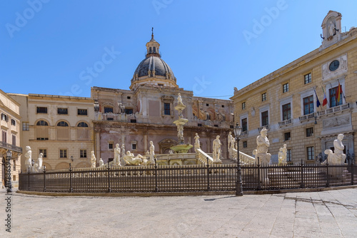 Fontana Pretoria and Palazzo Pretorio in Palermo, Sicily, Italy
