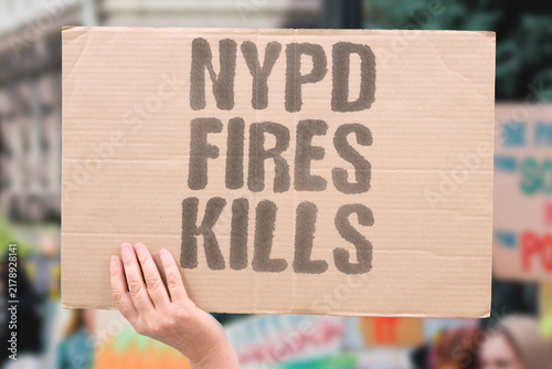 Fotografie "NYPD fires kills" Officer shoots attacker dead outside One Times Square