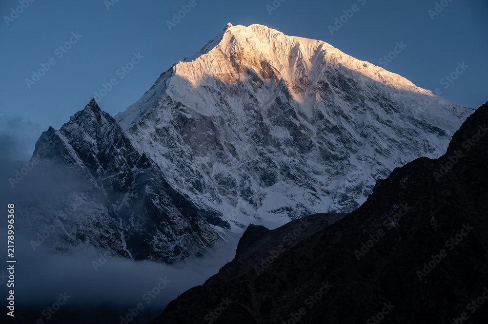 Obraz premium Scenery view of Mt.Langtang Lirung (7,234 m) at dawn seen from Tsergo Ri peak in Kyanjin Gompa village, Nepal. Langtang Lirung is the highest peak of the Langtang Himal.