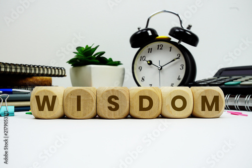 Foto WISDOM alphabet letters with alarm clock and calculator on white background
