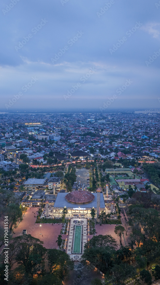 Fototapeta premium Aerial view of Sabilal Muhtadin Mosque at twilight in the urban center of Banjarmasin, Indonesia