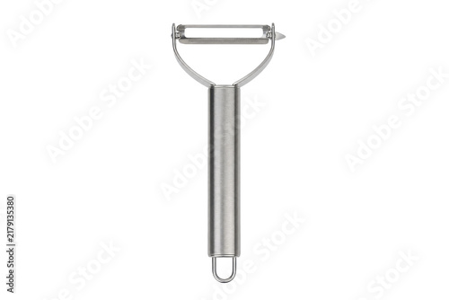 Foto Shiny stainless steel vegetable peeler with a brushed metal handle is centered o