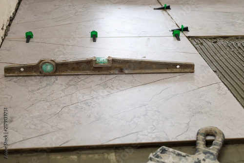 Quadro su tela Laying large gray marble-look ceramic floor tiles