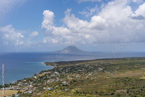 Foto Vista de San Cristobal y Nieves desde la fortaleza de Brimstone
